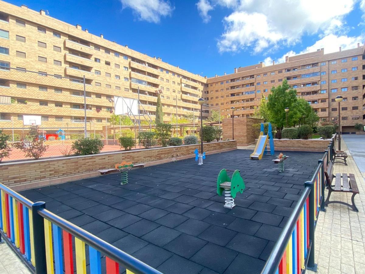Aires De Toledo-Parque Warner Y Madrid En Familia Apartment Exterior foto