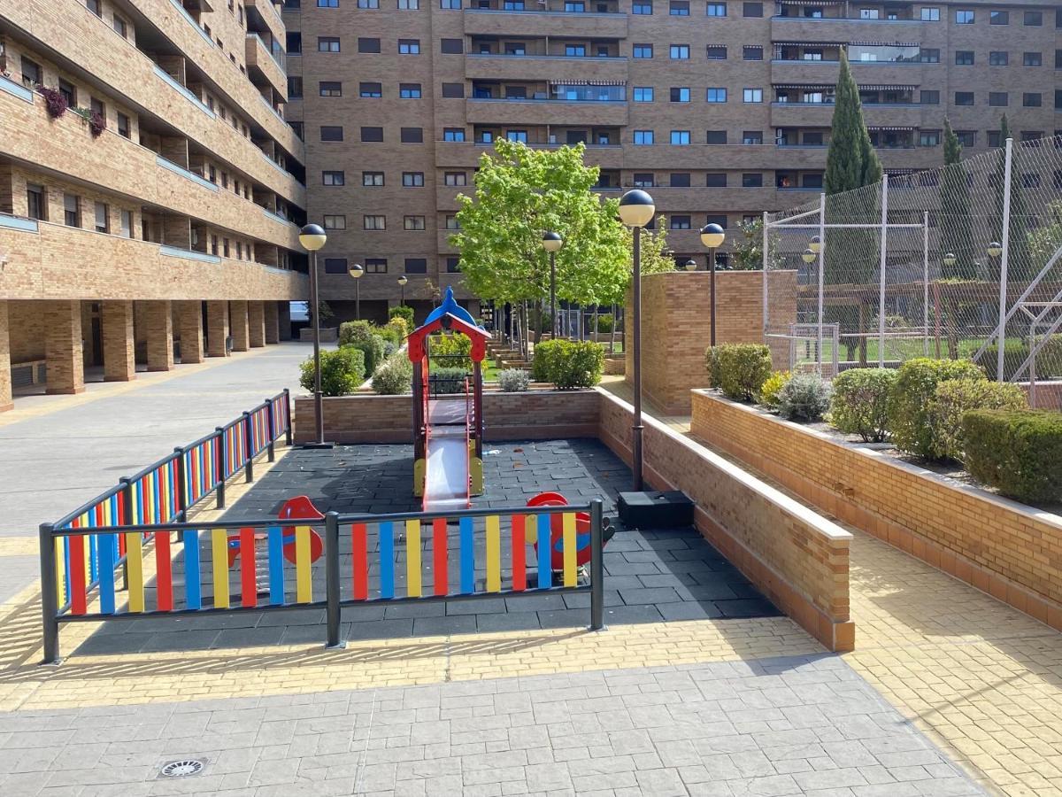 Aires De Toledo-Parque Warner Y Madrid En Familia Apartment Exterior foto