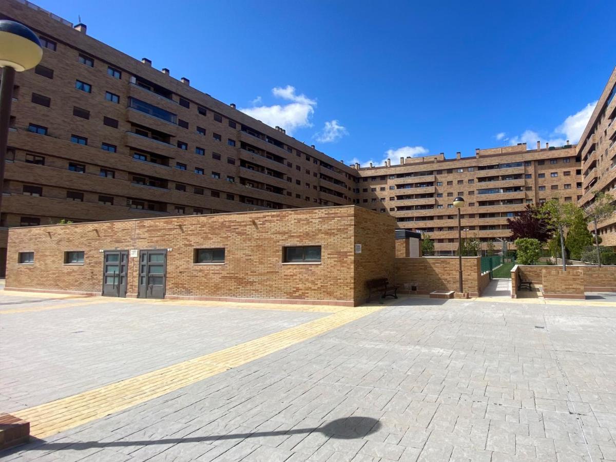 Aires De Toledo-Parque Warner Y Madrid En Familia Apartment Exterior foto