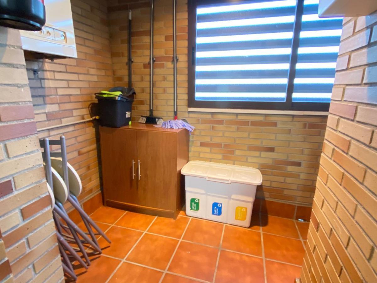 Aires De Toledo-Parque Warner Y Madrid En Familia Apartment Exterior foto