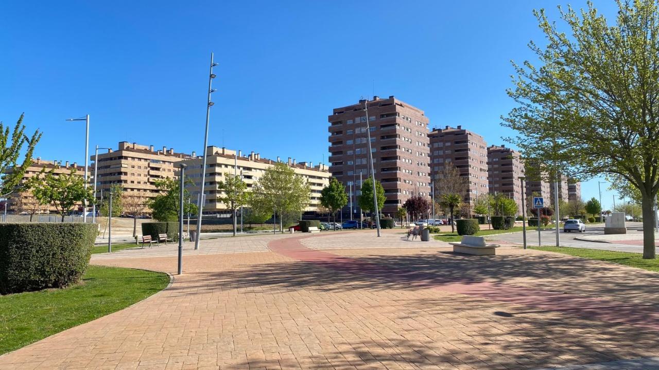 Aires De Toledo-Parque Warner Y Madrid En Familia Apartment Exterior foto
